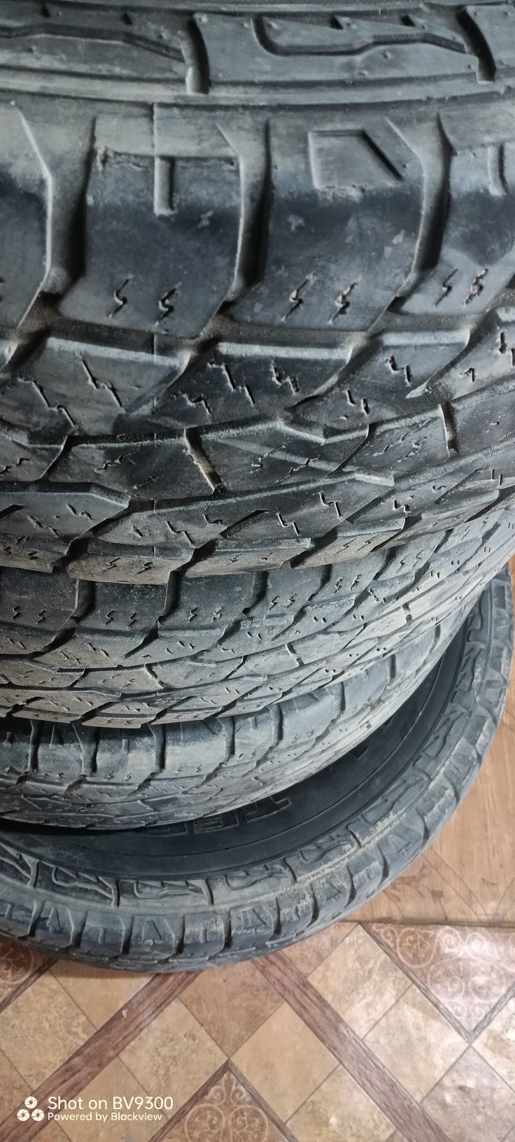 Продам шины 245/70R16