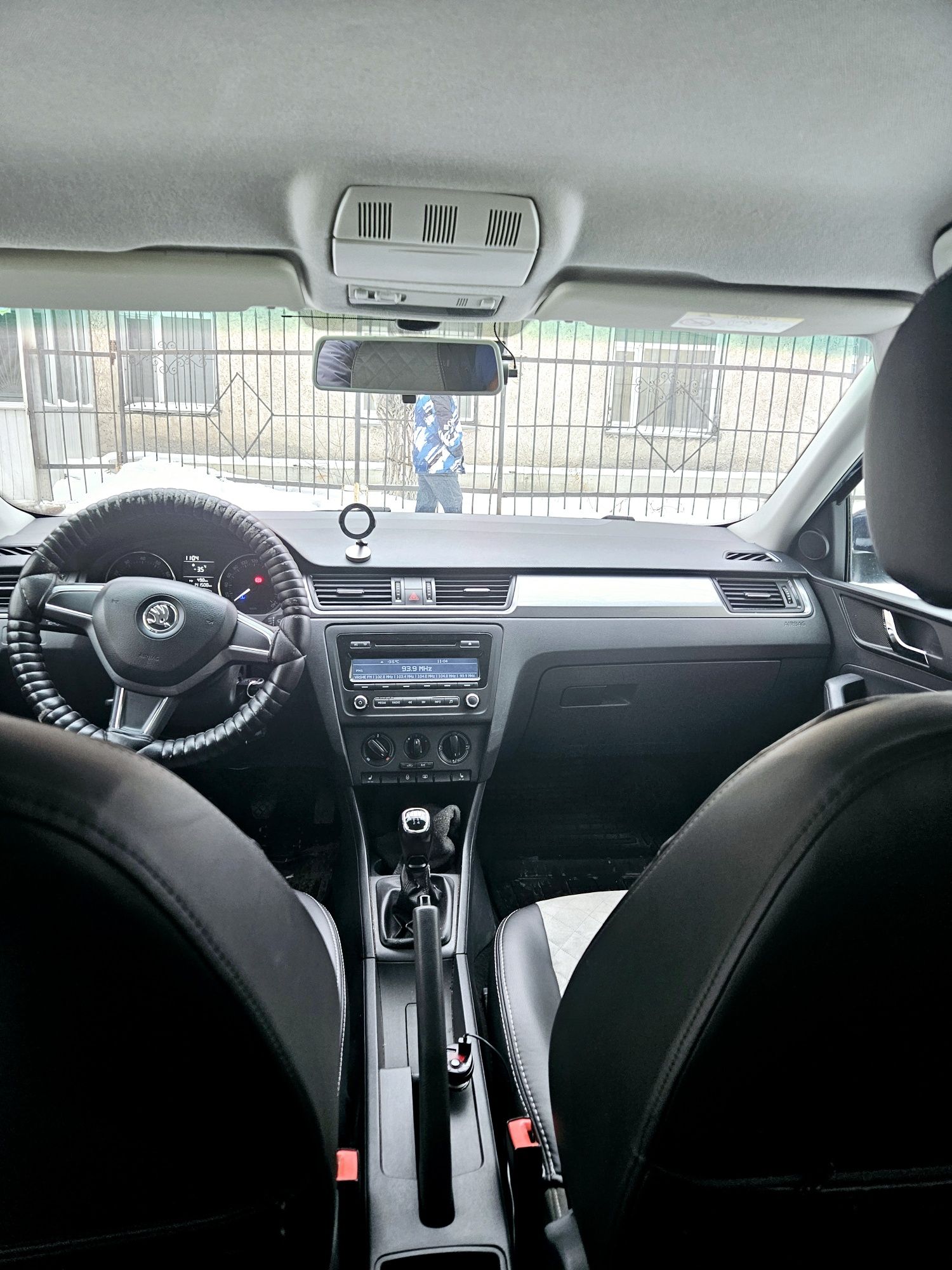 Продам машину Skoda Rapid 2014