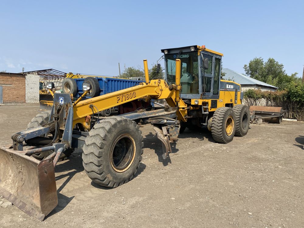 Автогрейдер XCMG