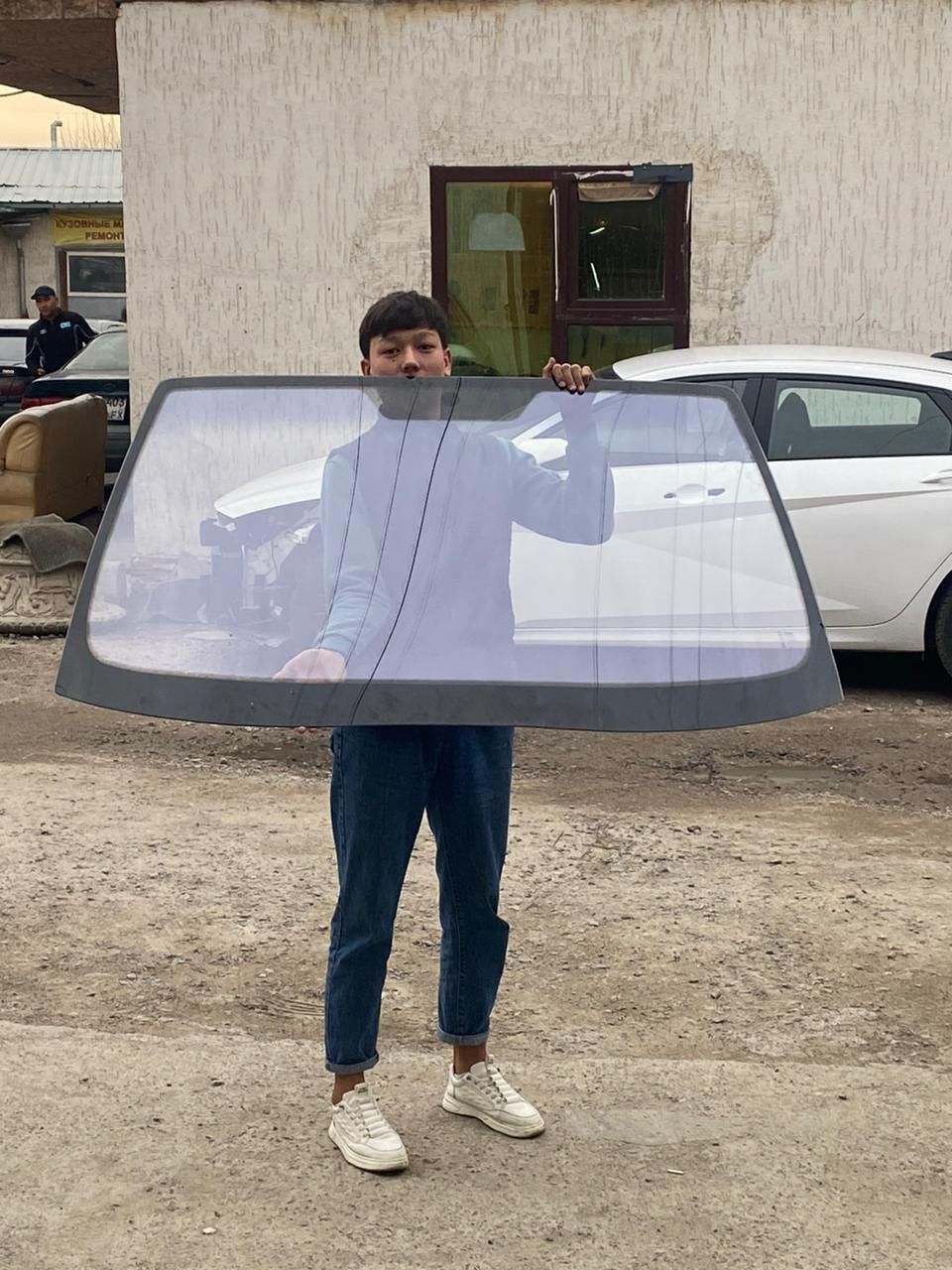 Продажа Автостекла для машины!Все виды наличии есть!