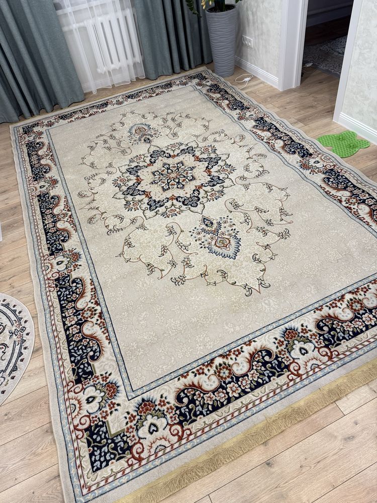 Продам ковер 2.5*4 размера