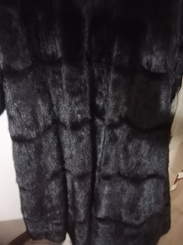 Продам шубу шикарную Каспий Ред можно