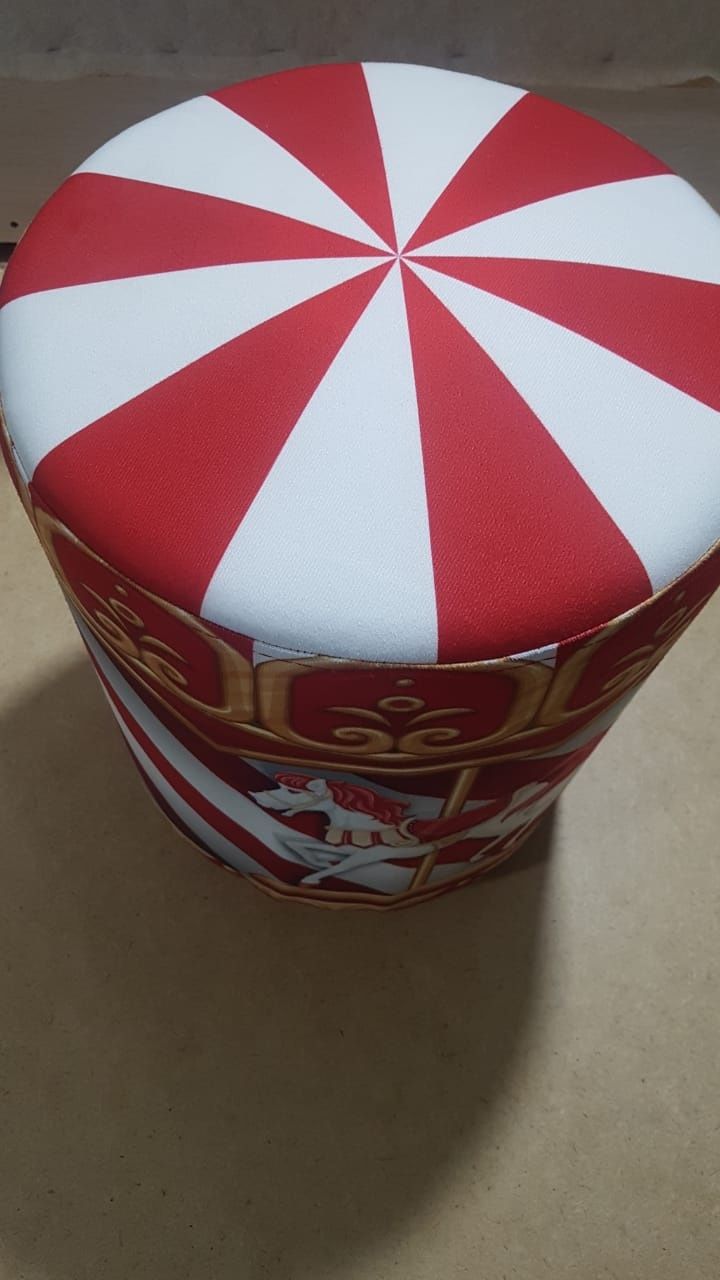 Мягкий яркий пуф