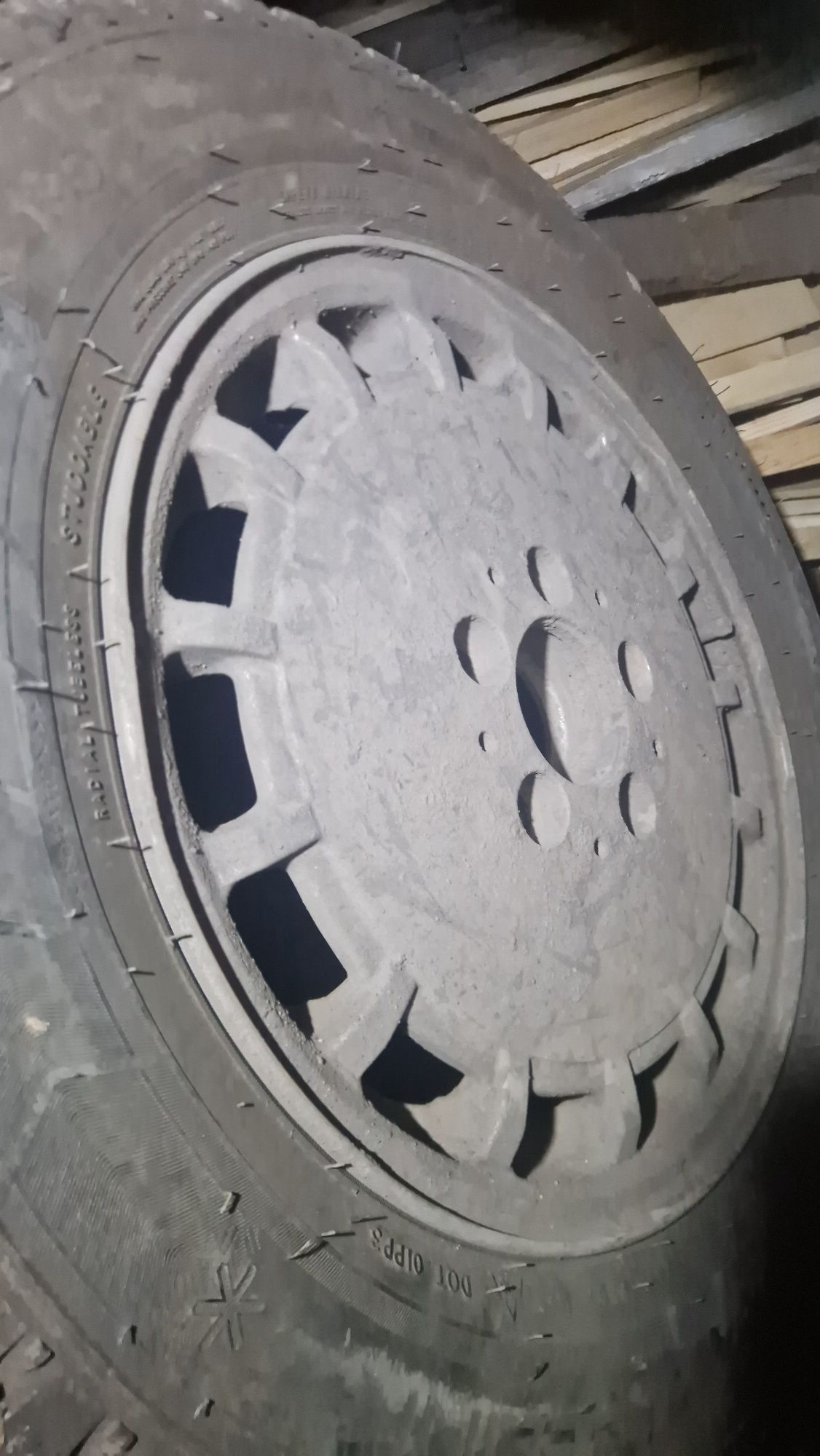 Продам диски с резиной стояли на мерсе
