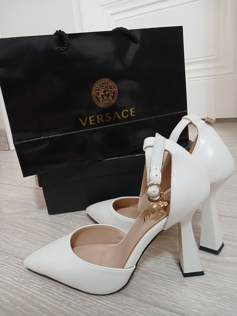 Продаю каблуки Versace