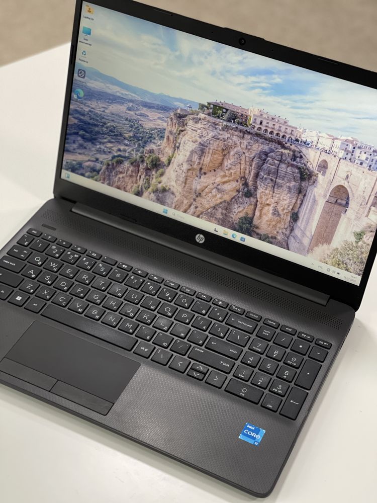 Продается ноутбук HP 250 G9