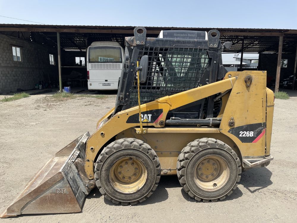 Мини погрузчик Caterpillar Cat 226b-2