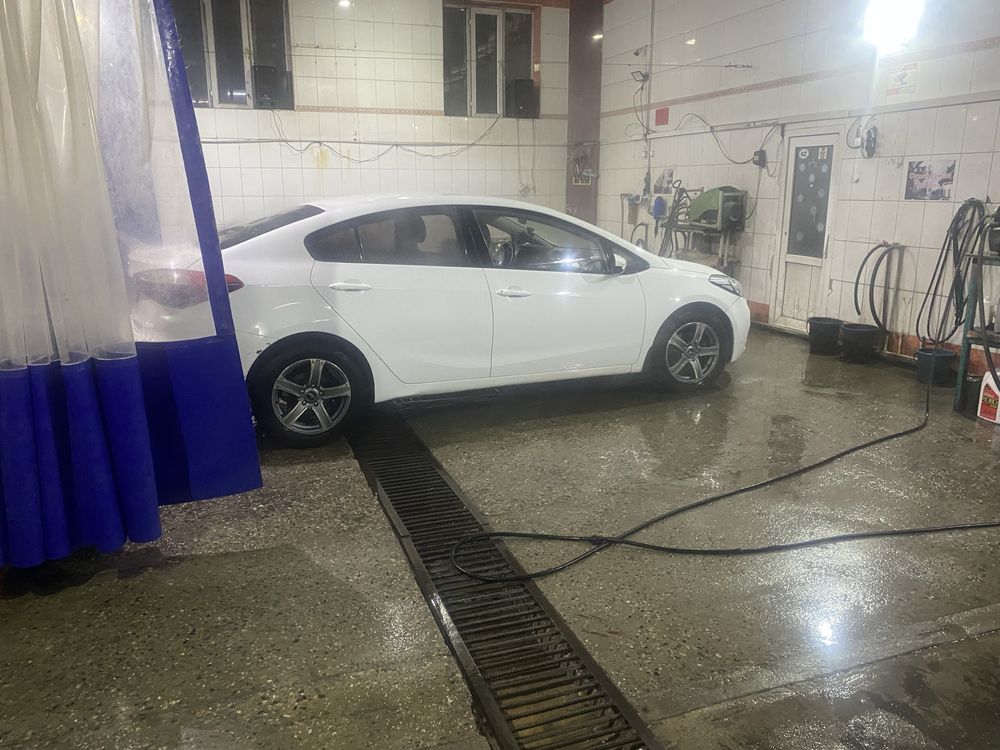 Диски универсальные на r16 резина лысая но ровная.