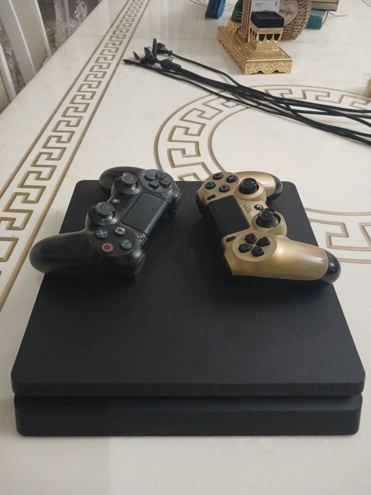 Продаю PlayStation 4 Slim 500 ГБ в идеальном состоянии.

Консоль не вс