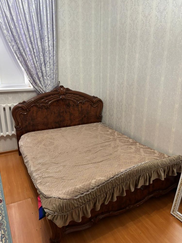 КРОВАТЬ БОЛЬШАЯ НА 2х человек. Отдаю за 10.000