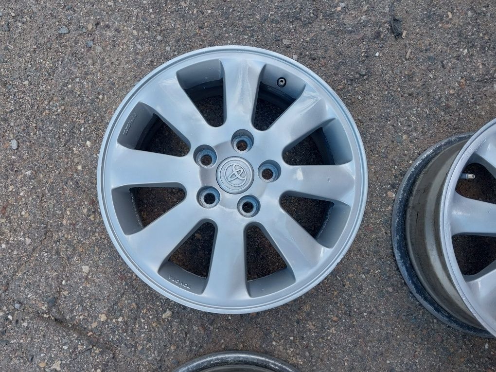 Диски R16 на Toyota camri. Один вареный. Разболтовка 5×114.3