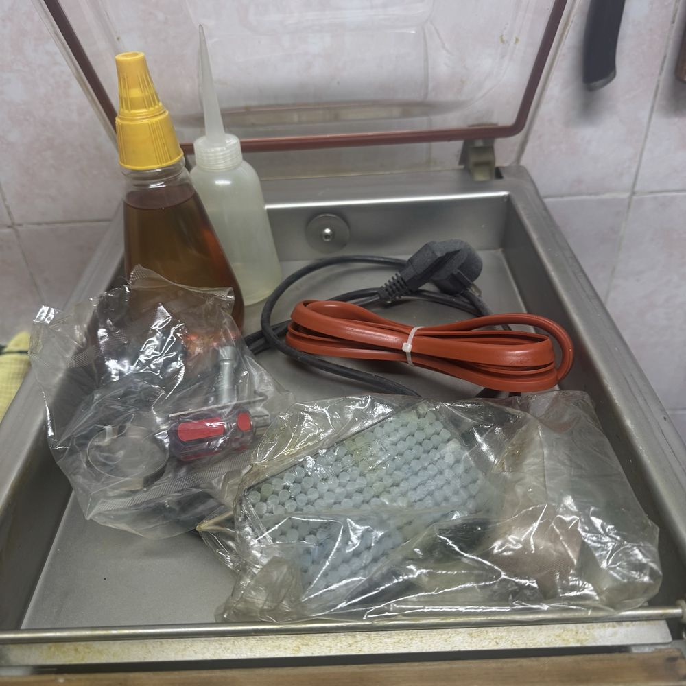 Продается  вакуумный упаковщик б/у INDOKOR IVP-260/PD. Южная Корея