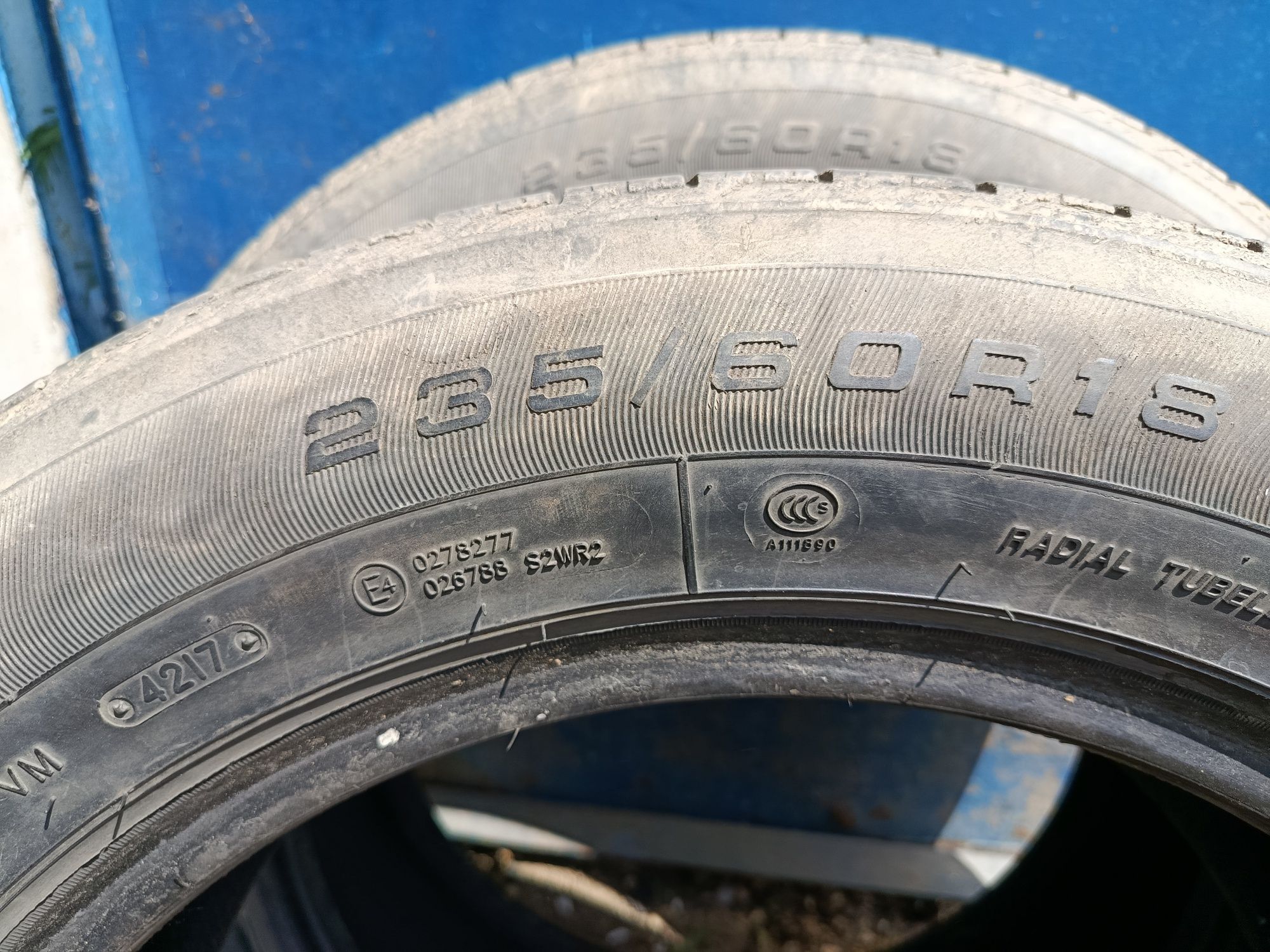 Продам 2 шины на 18