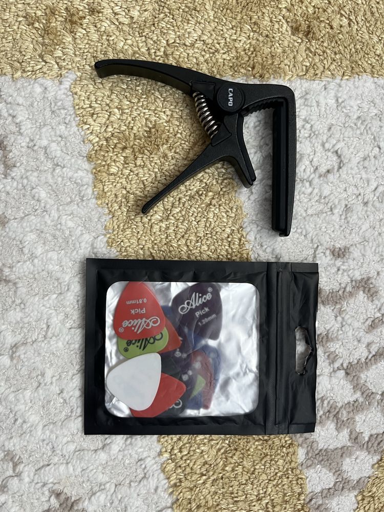 продам акустическую гитару