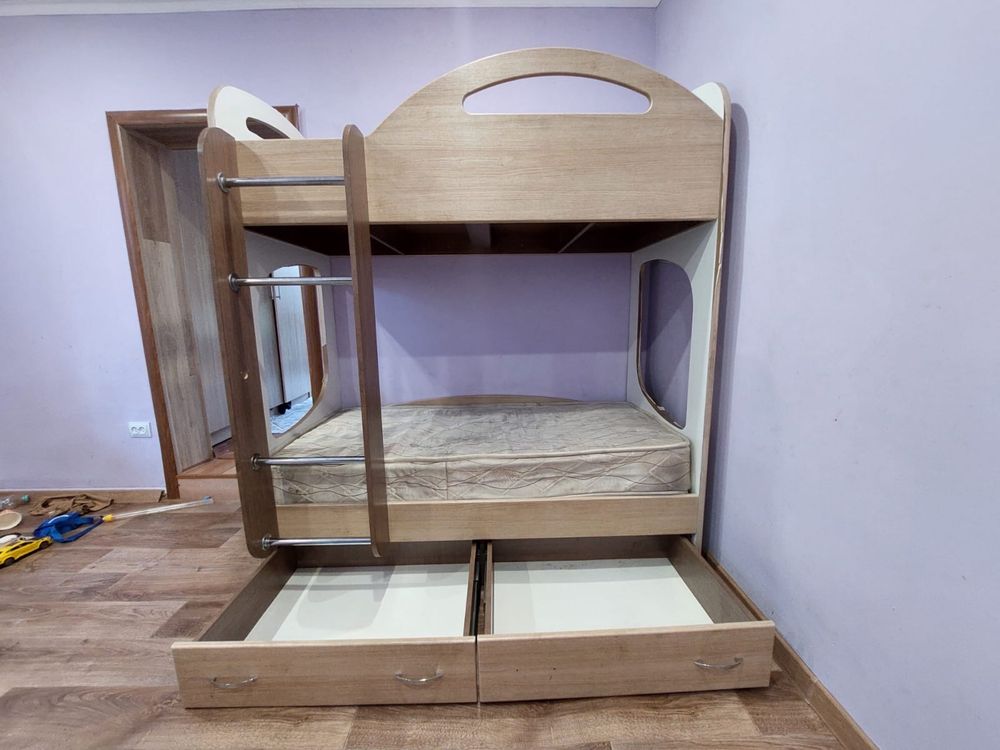 Продам кровать двухярусную