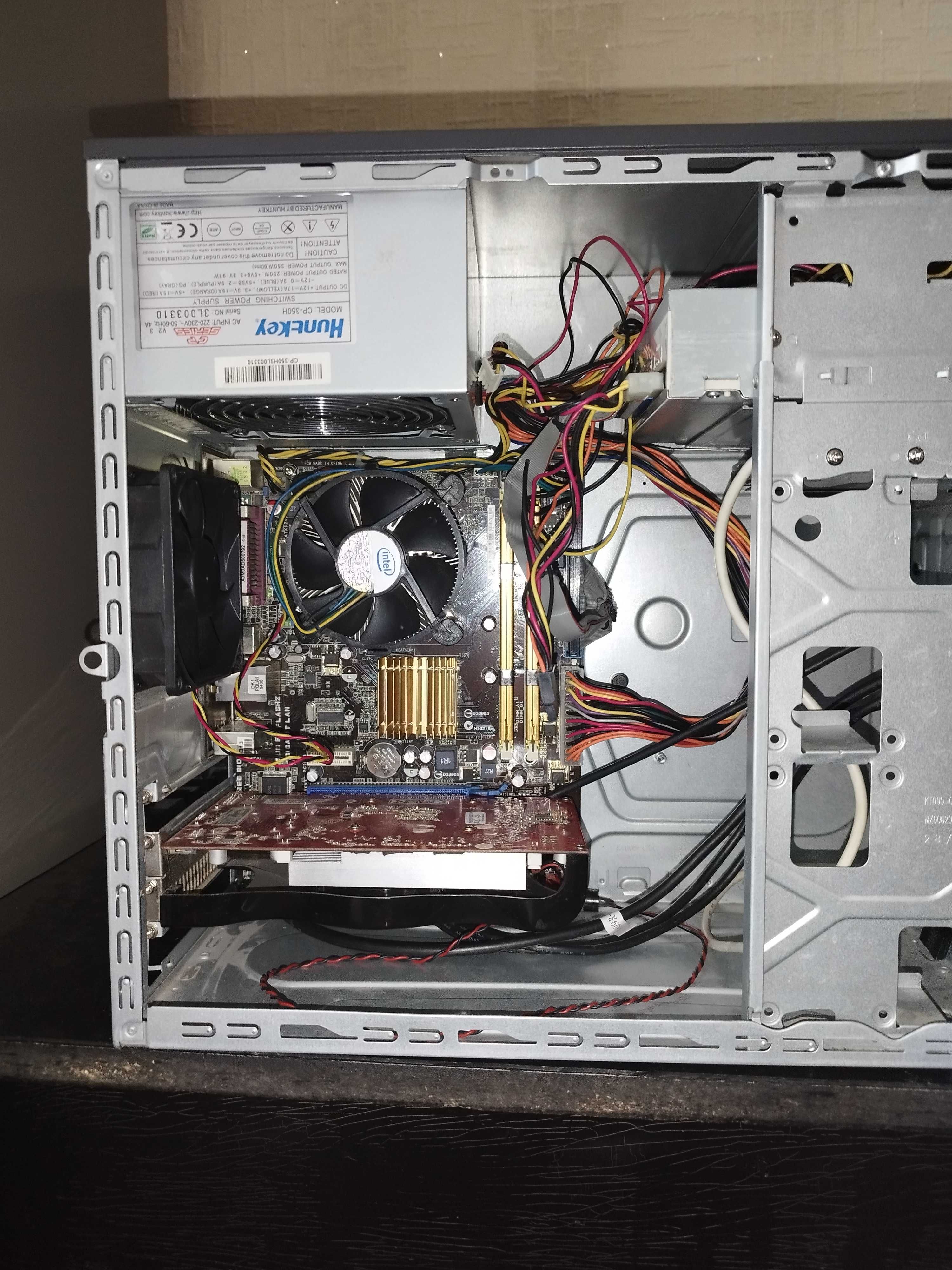 Core2Quad Q8400, 2,66Ghz, 4Gb DDR2