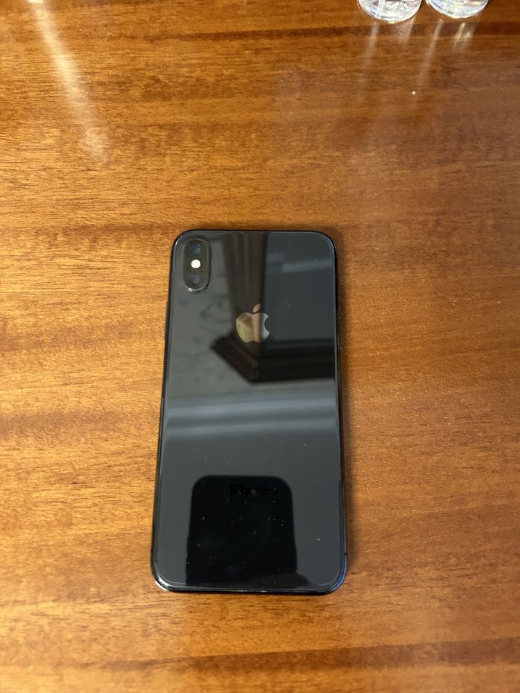 Продам Iphone X , в хорошем состоянии вместе с коробкой