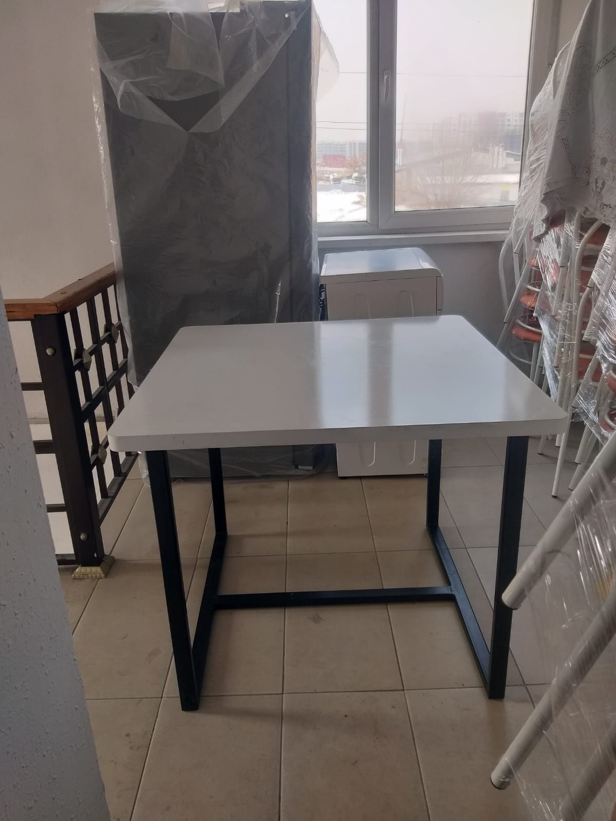 Продаю столы, почти новы