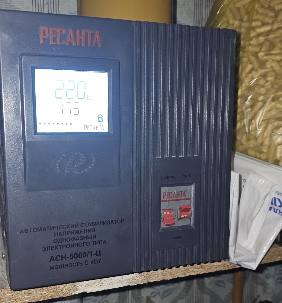 Продаётся стабилизатор ресанта 5000Кв