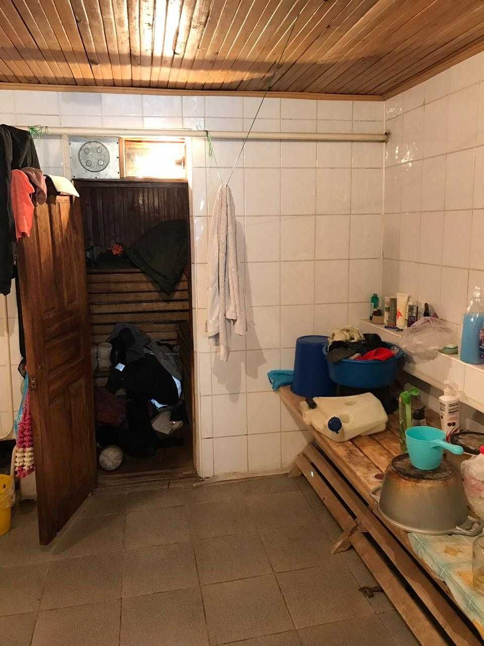 Три дома и гараж на одном участке