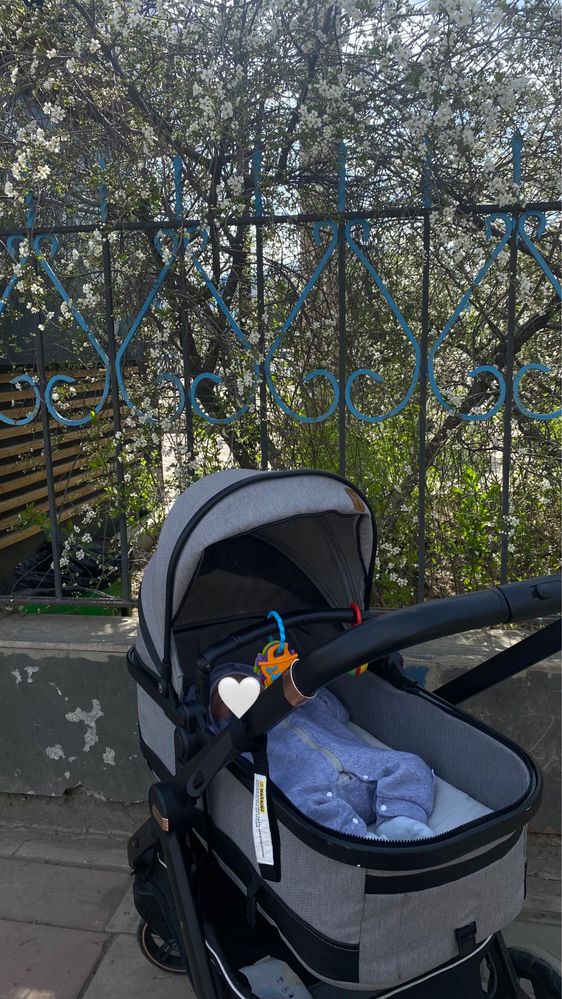 Продам коляску Ining baby в отличном состояний