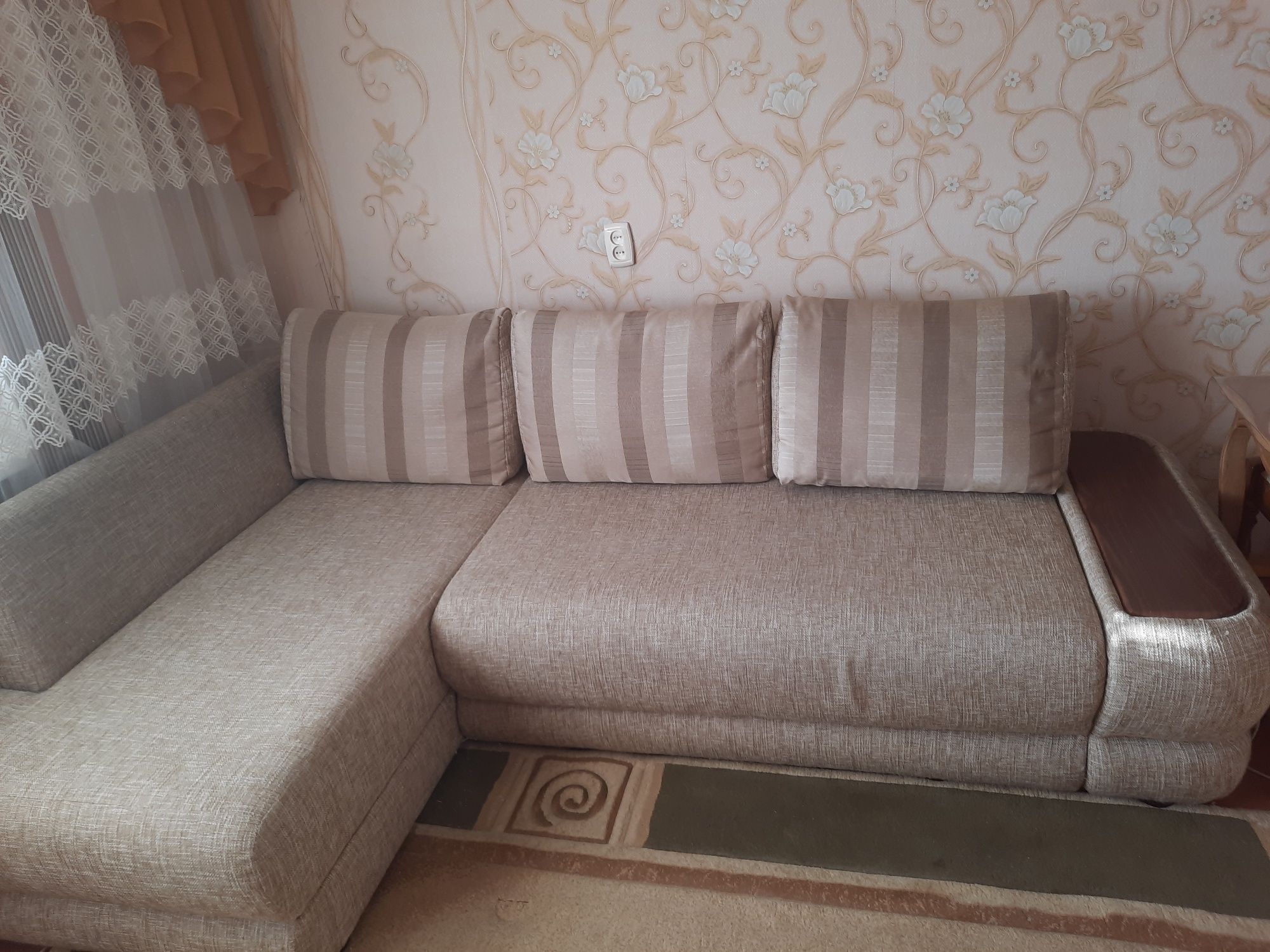 Мягкая мебель ( угловой диван и кресло)