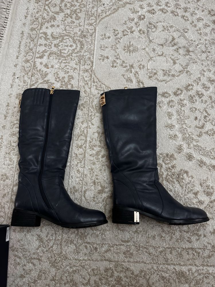 Продам зимние женские сапоги