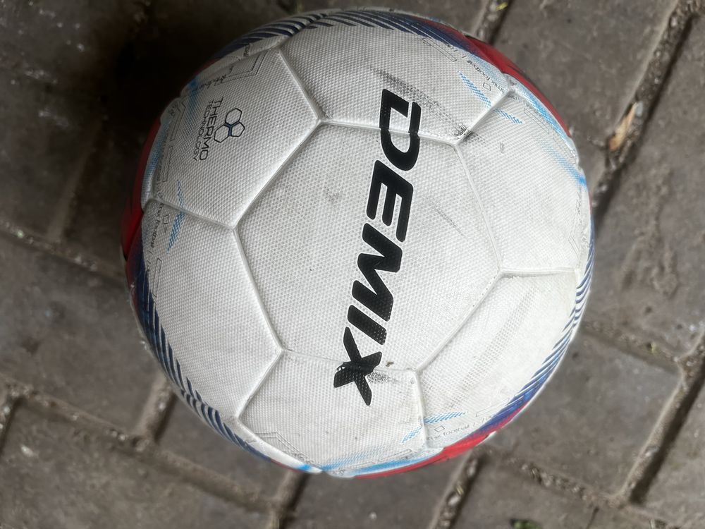 Продам мячи оригинал PUMA, DEMIX в отличном состоянии