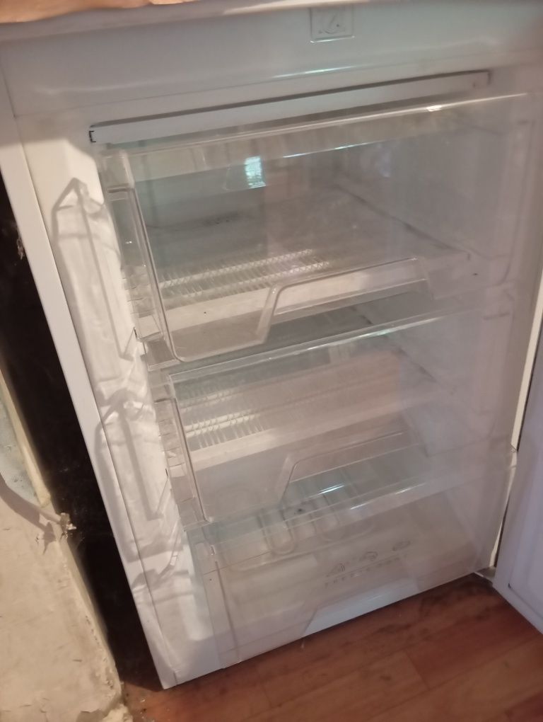 Продам морозильную камеру