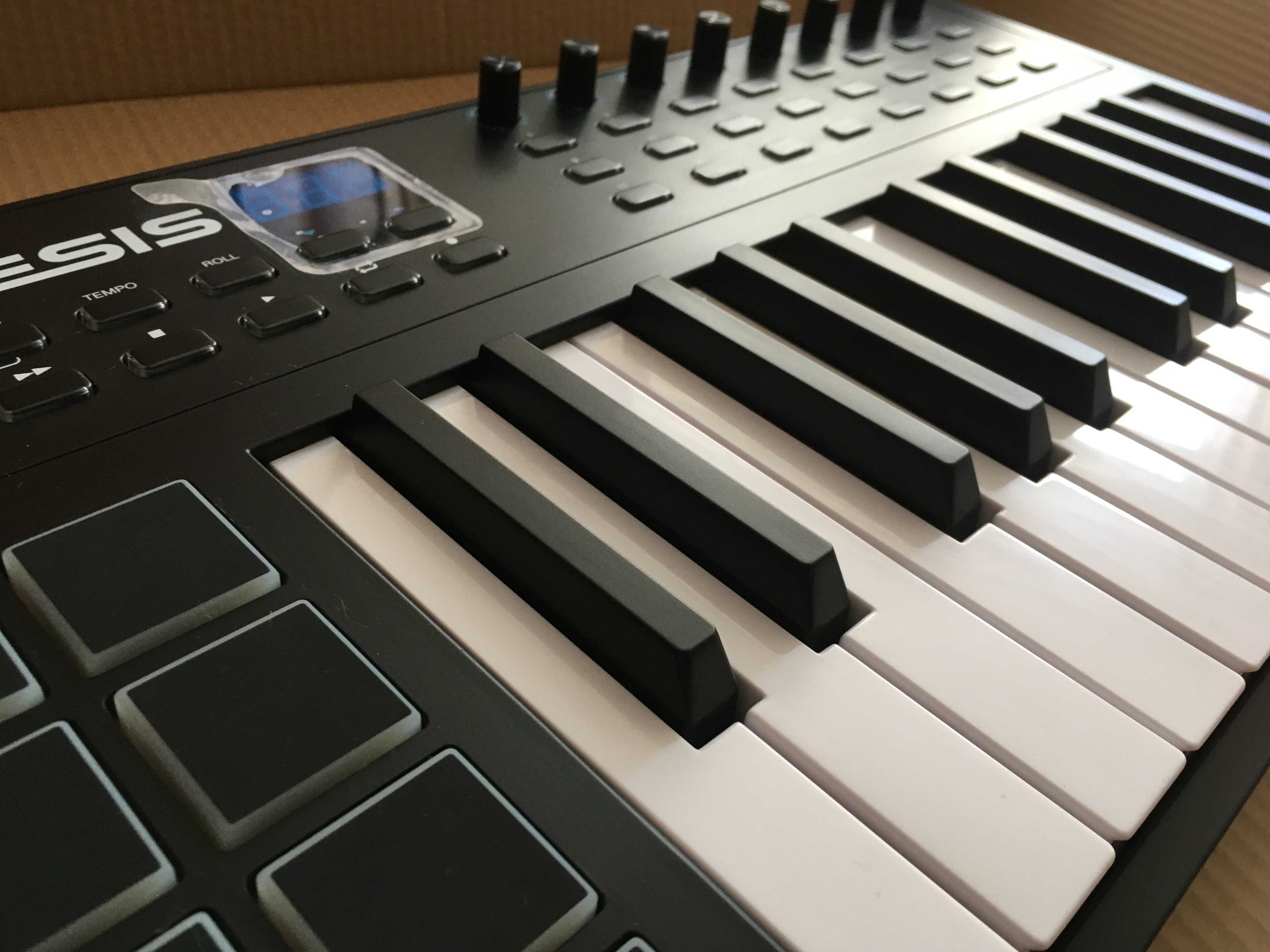 MIDI-клавиатура Alesis vi25