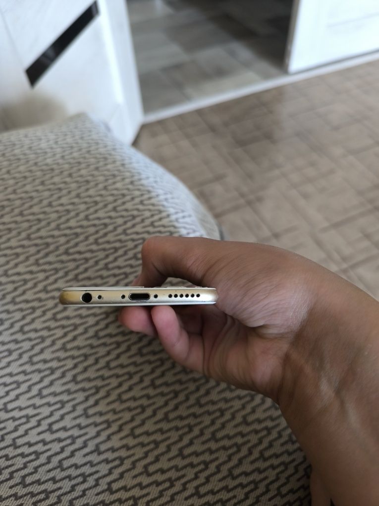 Iphone 6s  на 64 гб