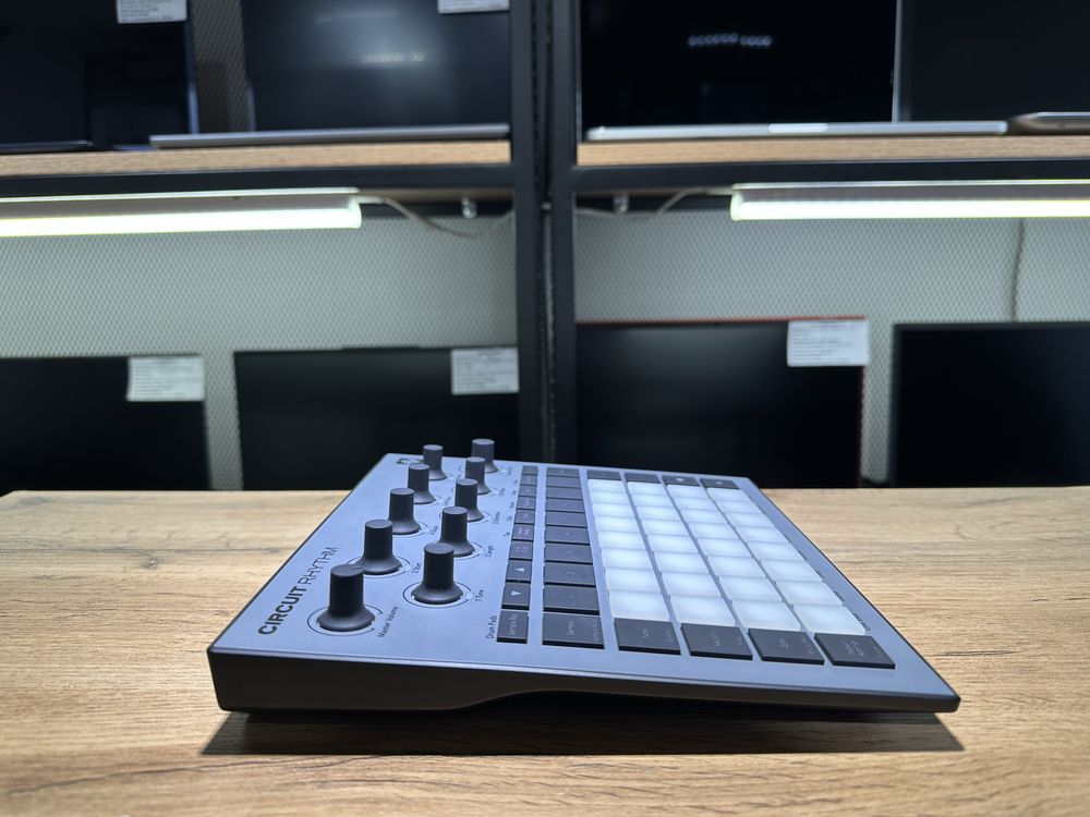 Синтезатор Novation Circuit Rhythm, 9958/A10