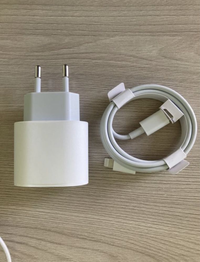 Продам Адаптер с шнуром20W зарядка новый быстрый заряд