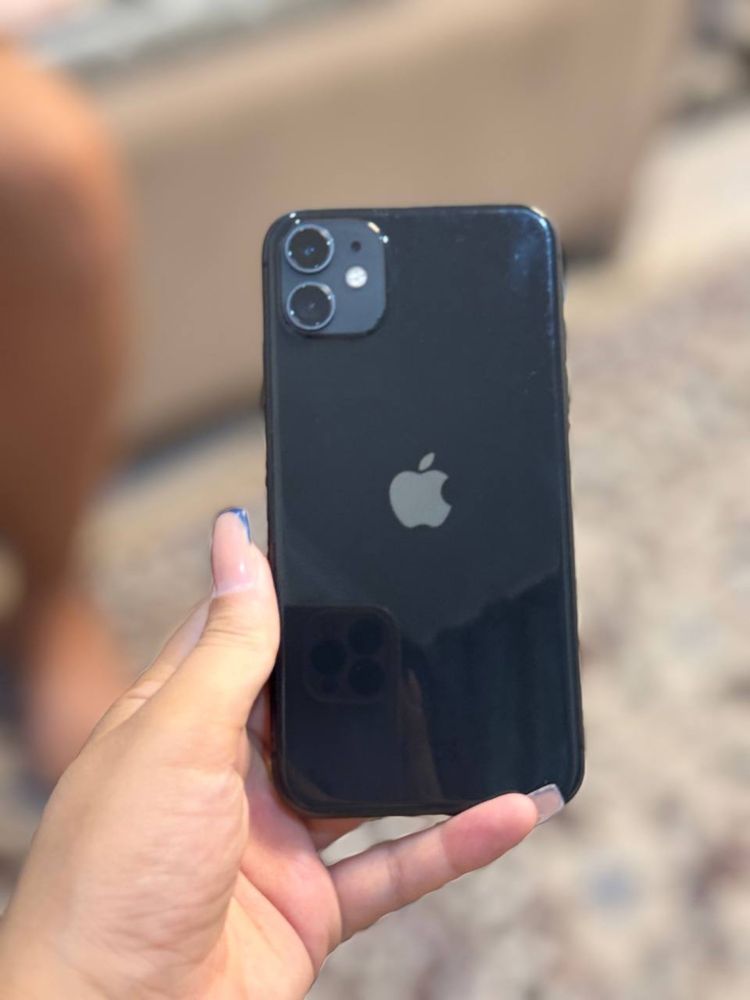 Iphone 11  емкость 77 %