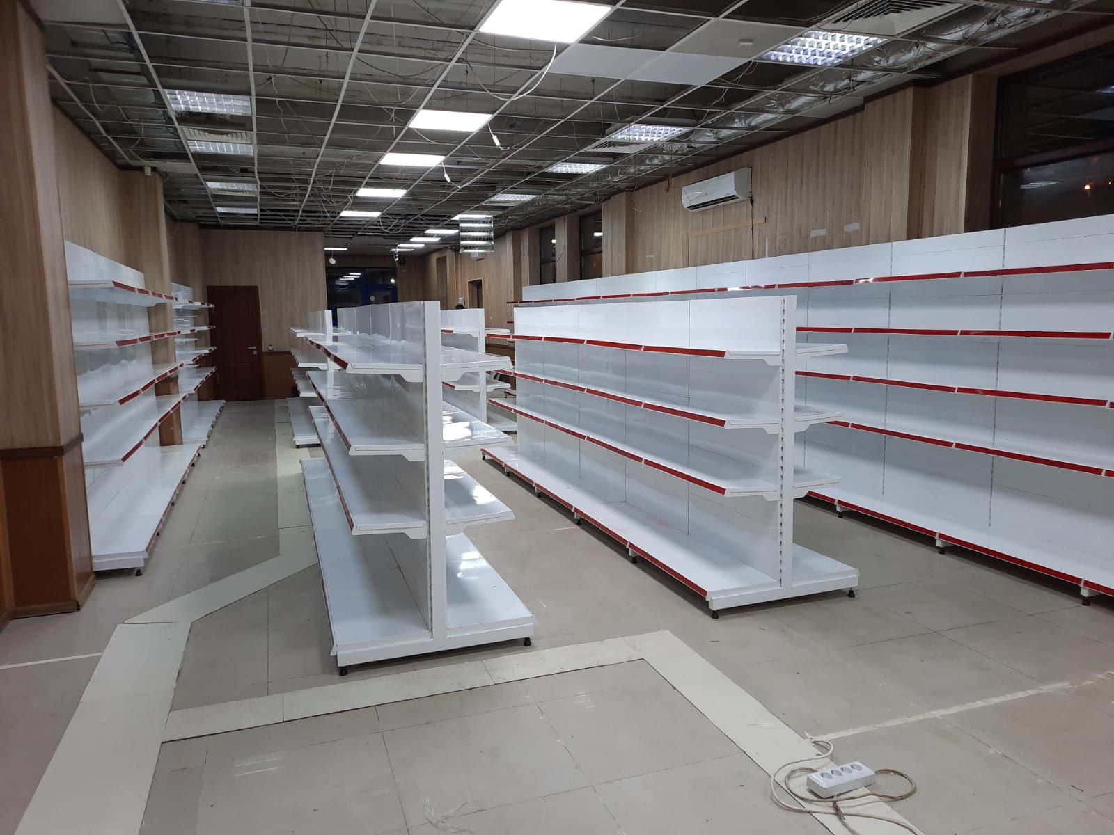 Витрина полка металлические стеллажи прилавки