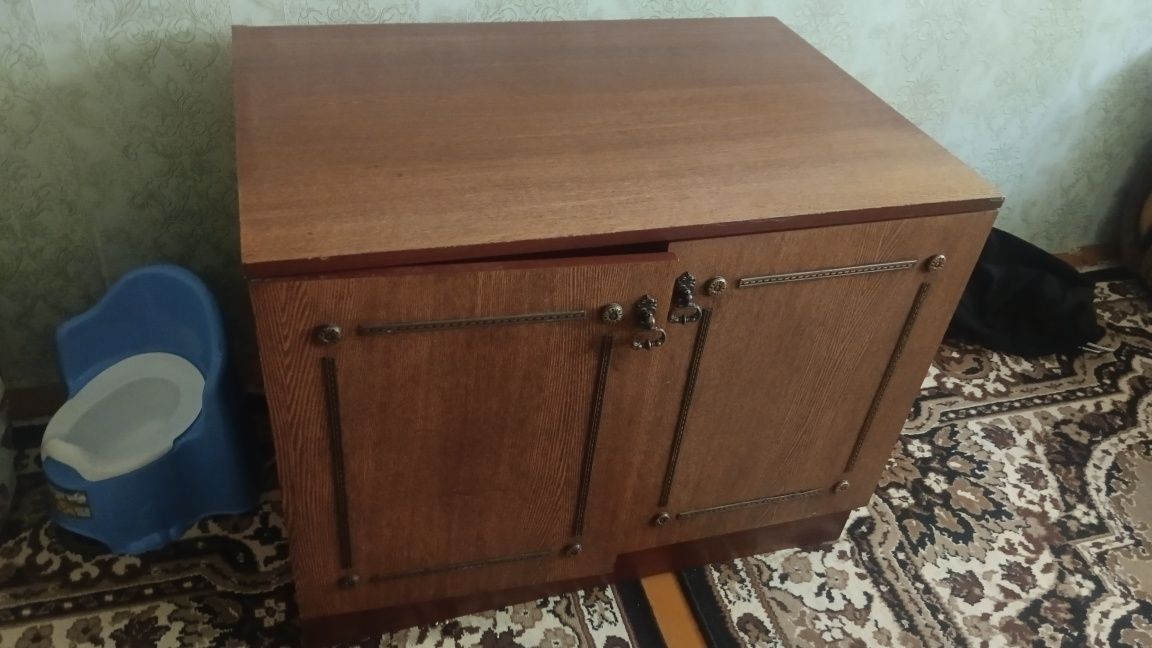 Диван, кресло, тумба продам дешево