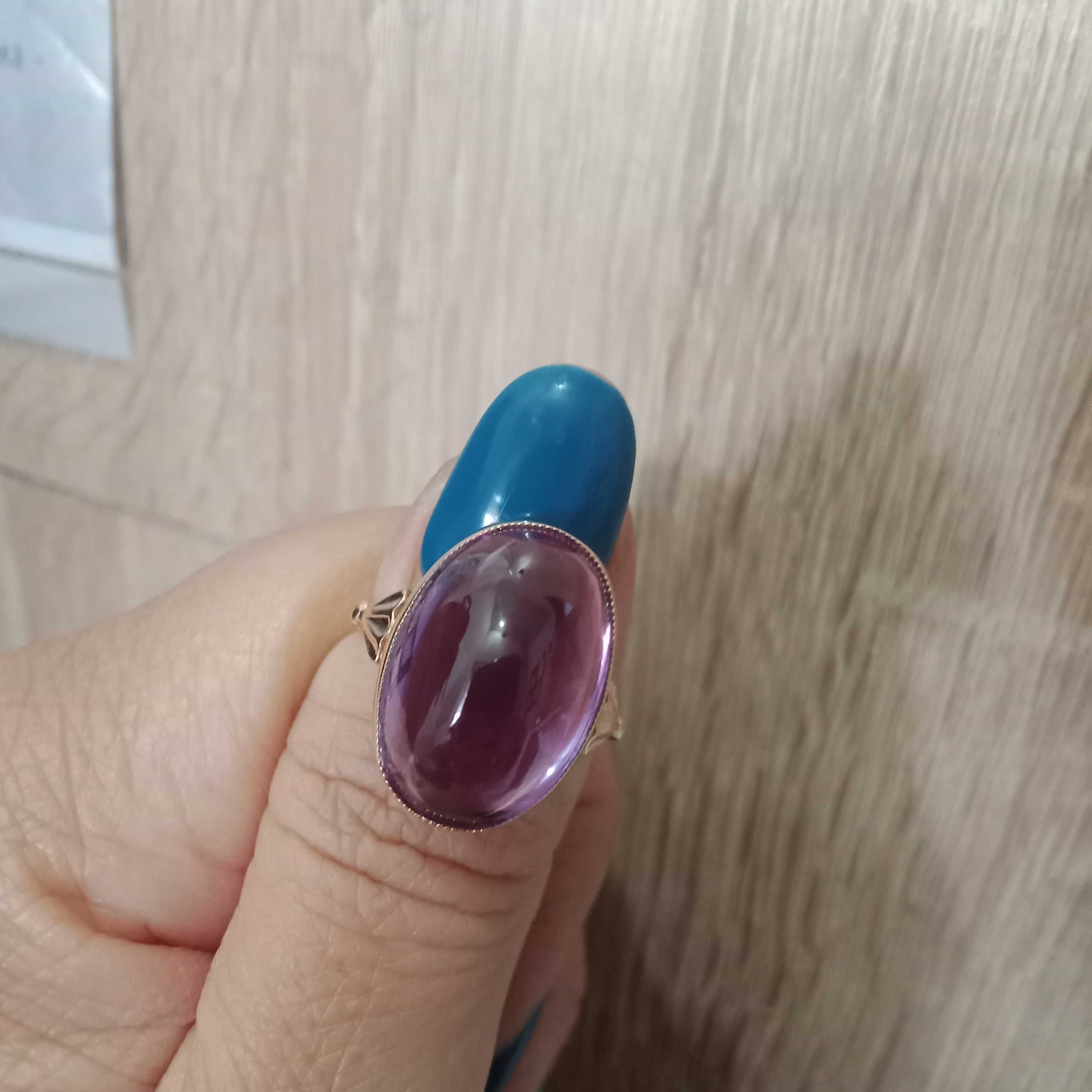 Золотые серьги с топазом