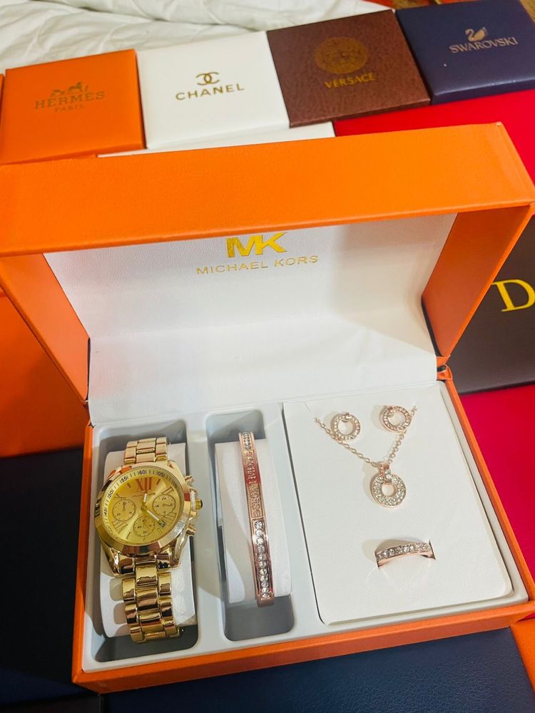 Продаются очень качественные часы от брендов как: “Rolex, Cartier”и др