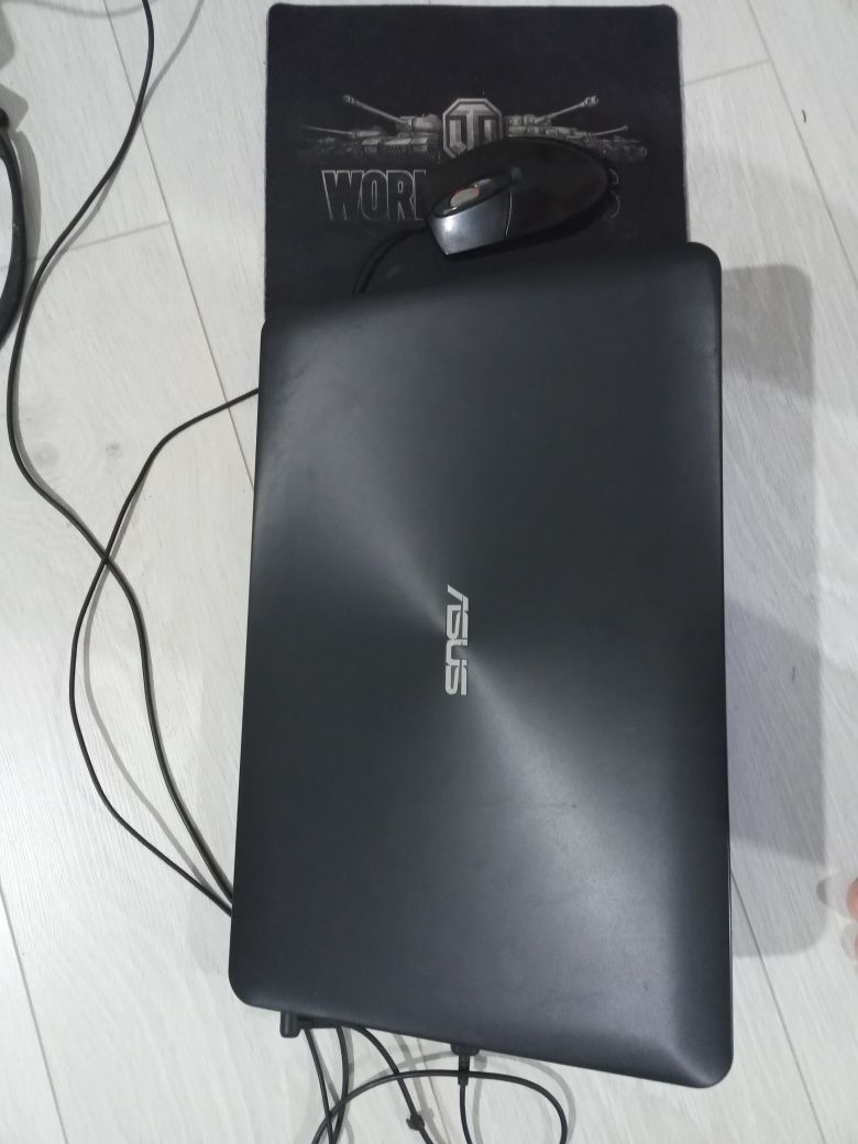 Asus ноутбук  хороший состояние через вайфая кино смотреть можно