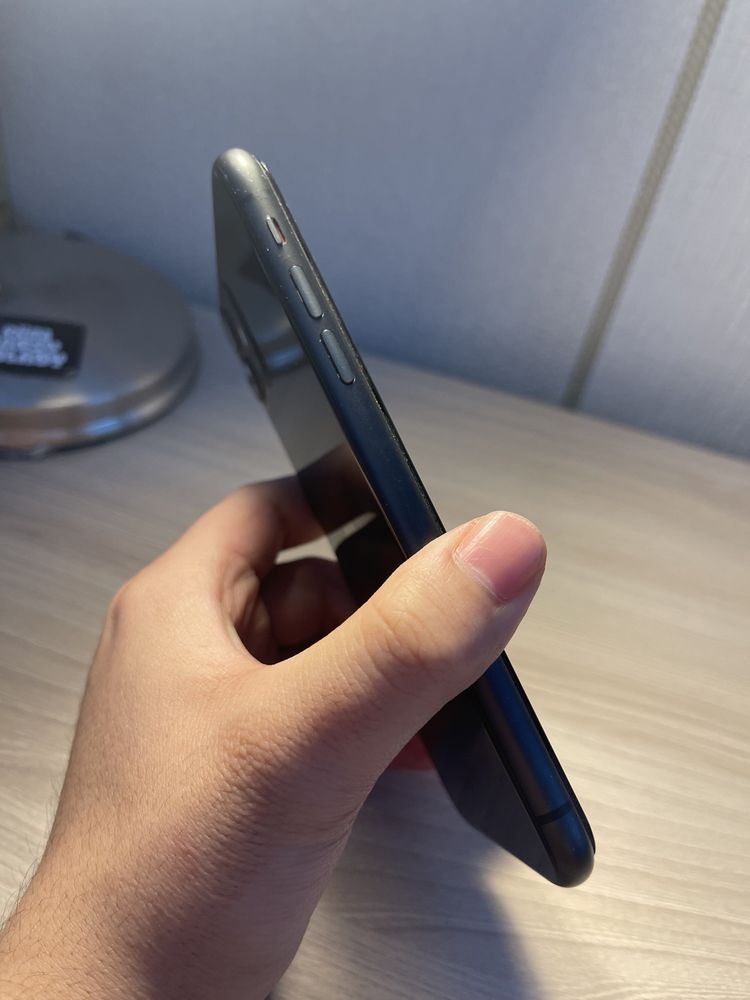 Продаю iPhone 11