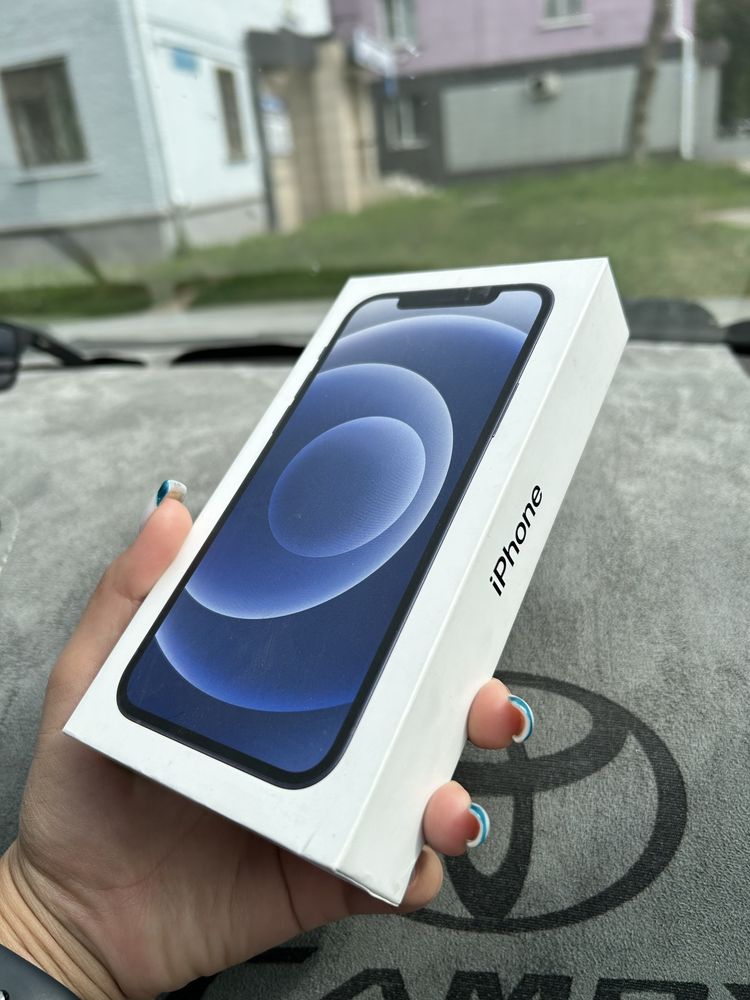 Продам Iphone 12 в отличном состоянии