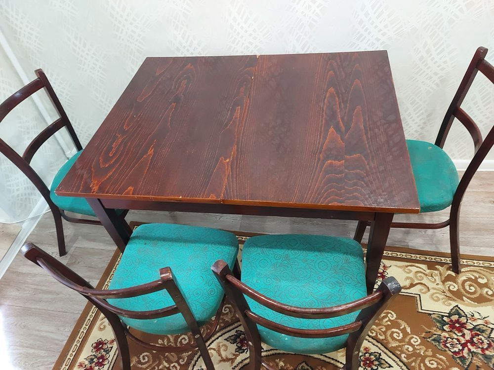 Продам стол  и 4 стула