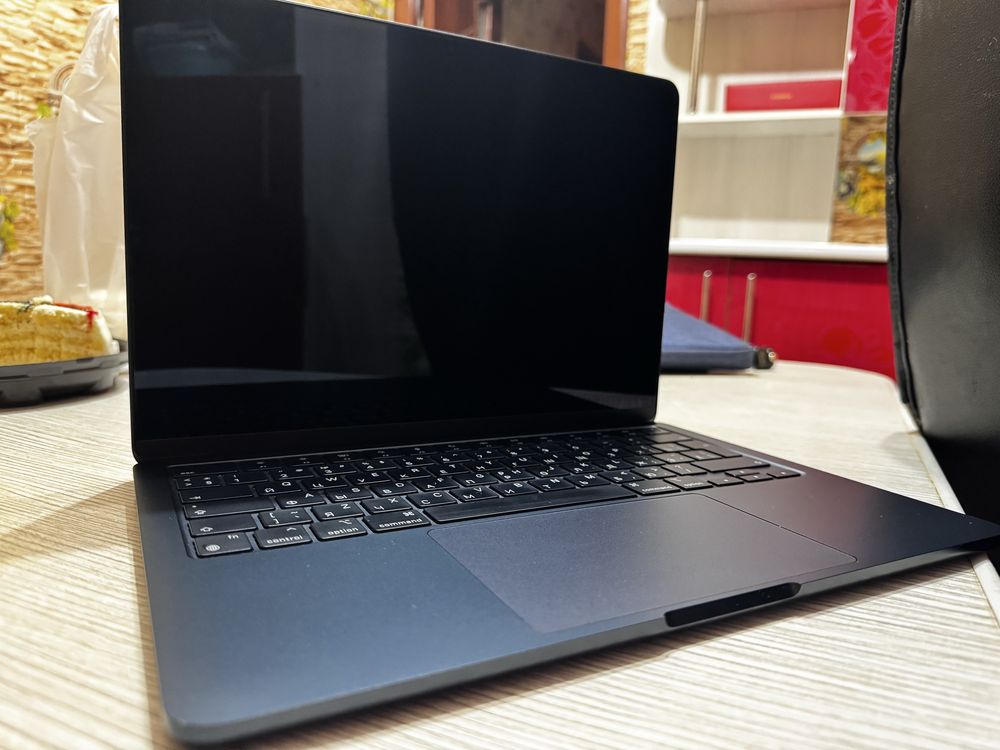 Macbook air 2 2022 8/256 гб