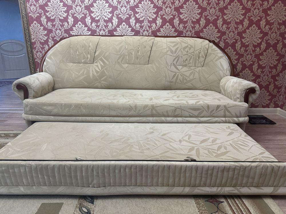 Диван с креслом