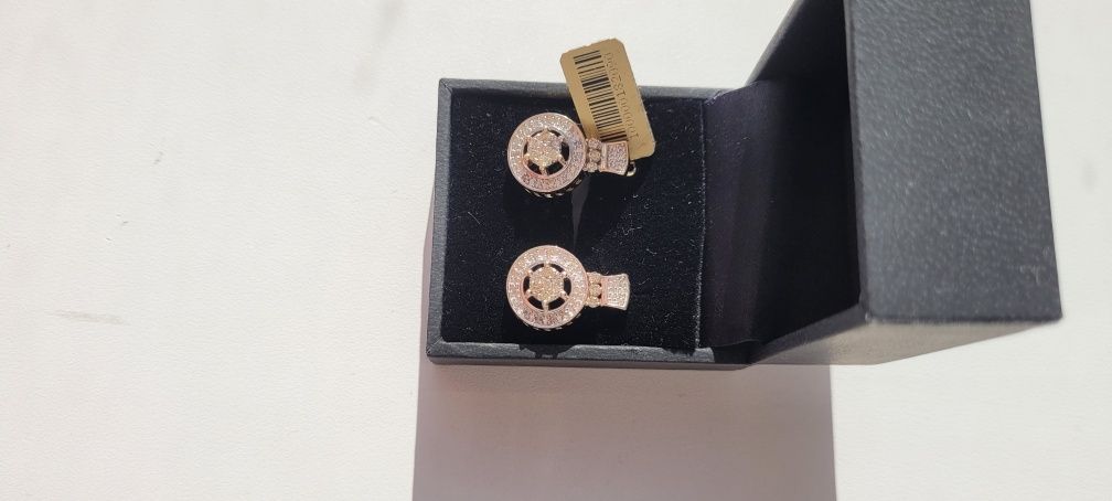 Серьги новые  бриллиант 0.6 карат 350000т