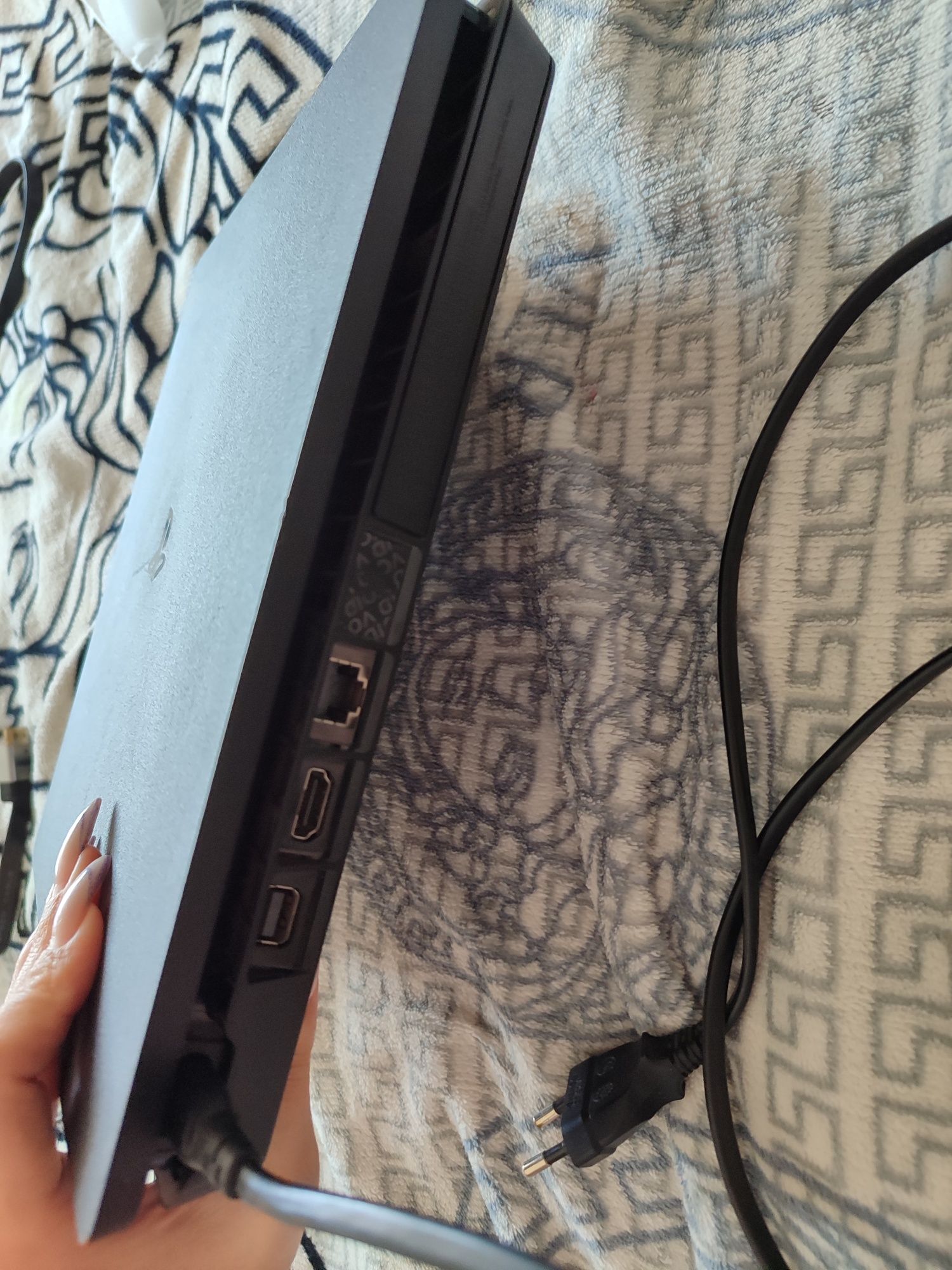 Продам Soni Playstation 4slim