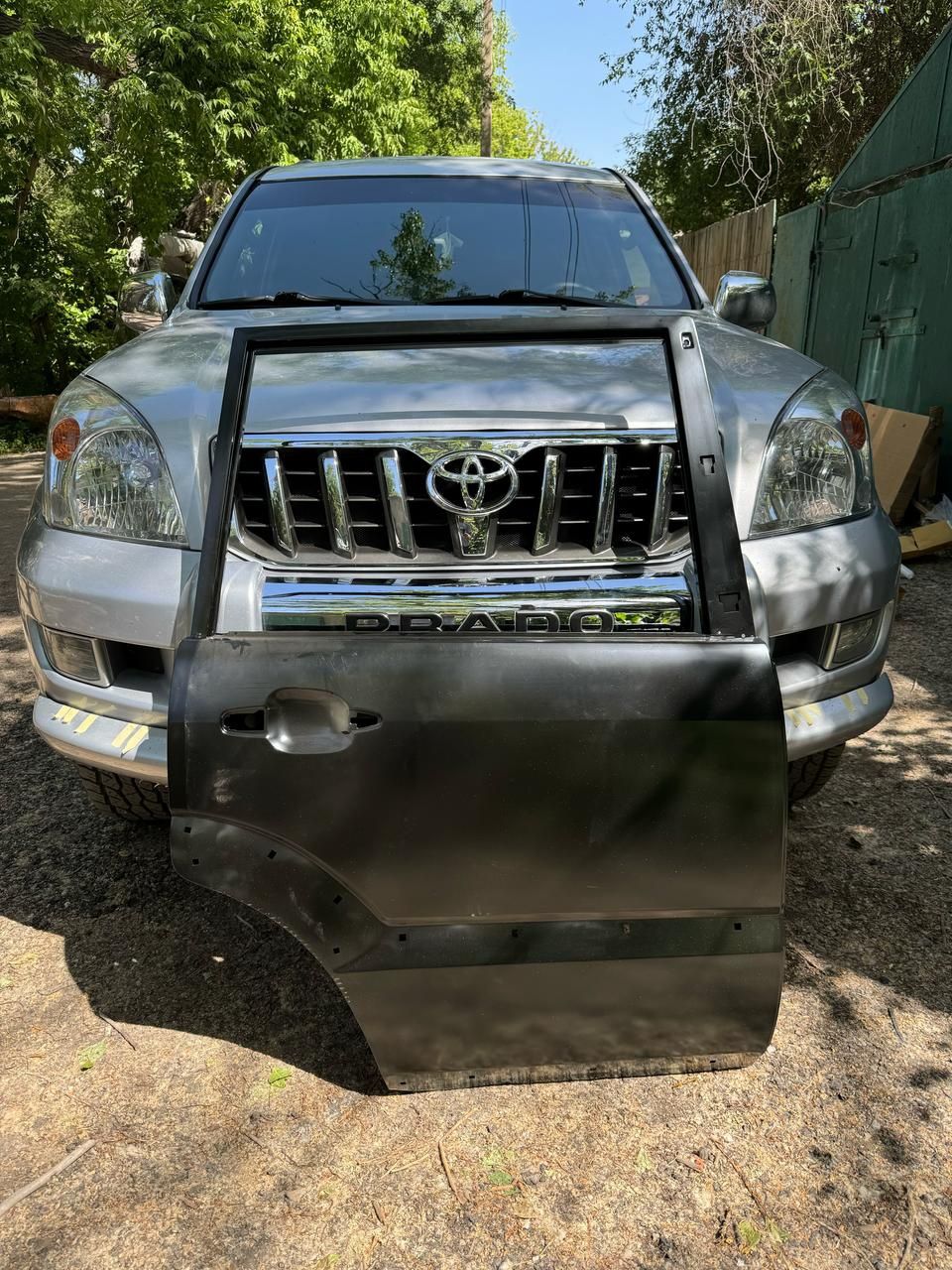 Черные ветровки Toyota Prado 120 GX 470