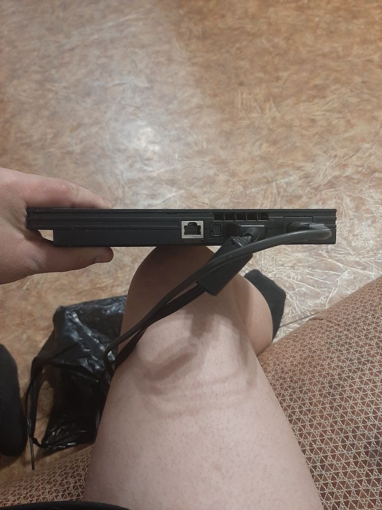 Продам playstation 2 слим не прошитую с играми за 15к