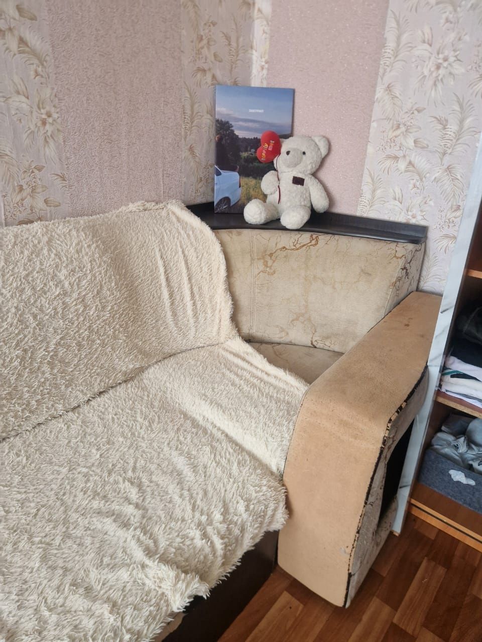 Отдам диван даром