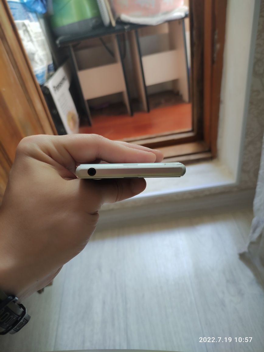 Продам смартфон sony сони